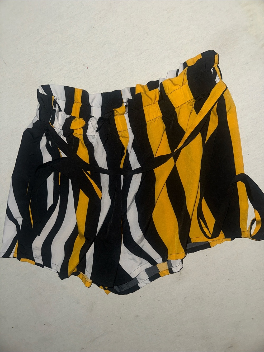 Womens Size 1XL SHEIN Curve Striped Shorts - Black, White & Mustard